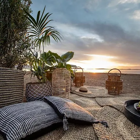 Seesoo Paros Beachfront Luxury Hideaway (adults Only) Hotel
